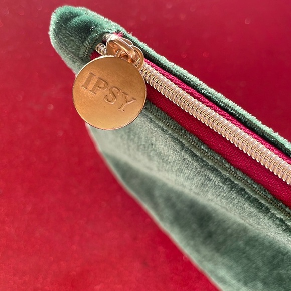 3/$10 Ipsy Glam Bag New November Forest Green Shiny Velvet Gold Zip Makeup Bag - Picture 4 of 8